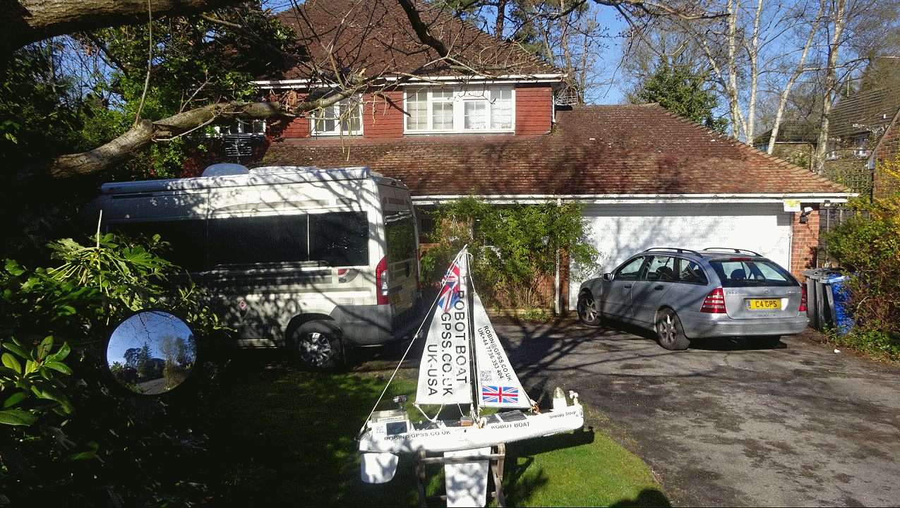 Snoopy on front lawn